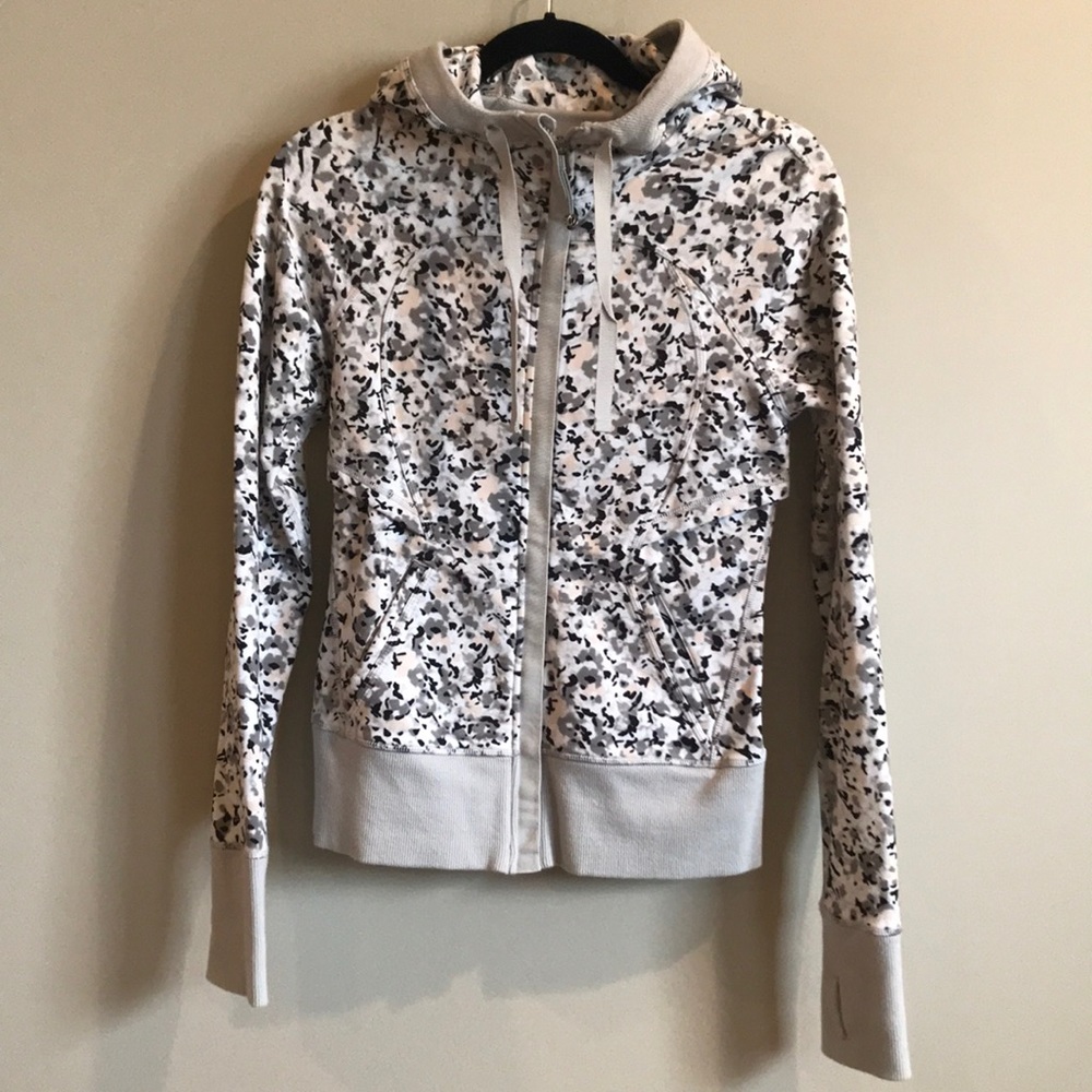 🥳🥳HP🥳🥳 Lululemon camo hoodie